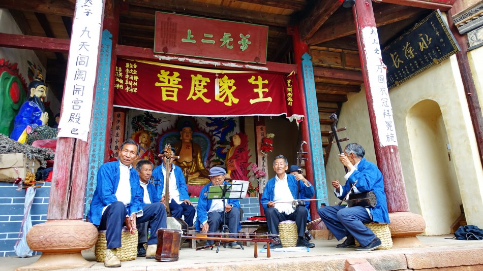Traditional Bai music ensemble at the Sakyamuni Shrine, Pear Orchard Temple teahouse, Shaxi Yunnan China